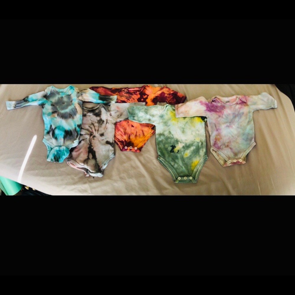 5 tie dye onesies